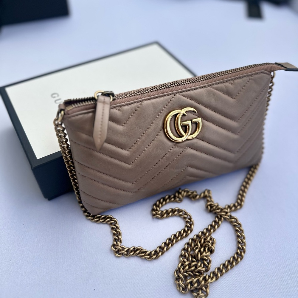 Gucci GG Marmont zip bag